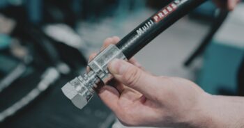 Porównanie węża hydraulicznego 2SN i 2SC – różnice w konstrukcji i promieniu gięcia